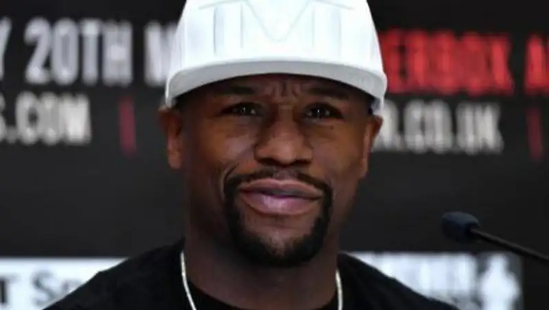 Мейвезер-младший ответил на предложение встретиться с победителем боя Головкин - Альварес