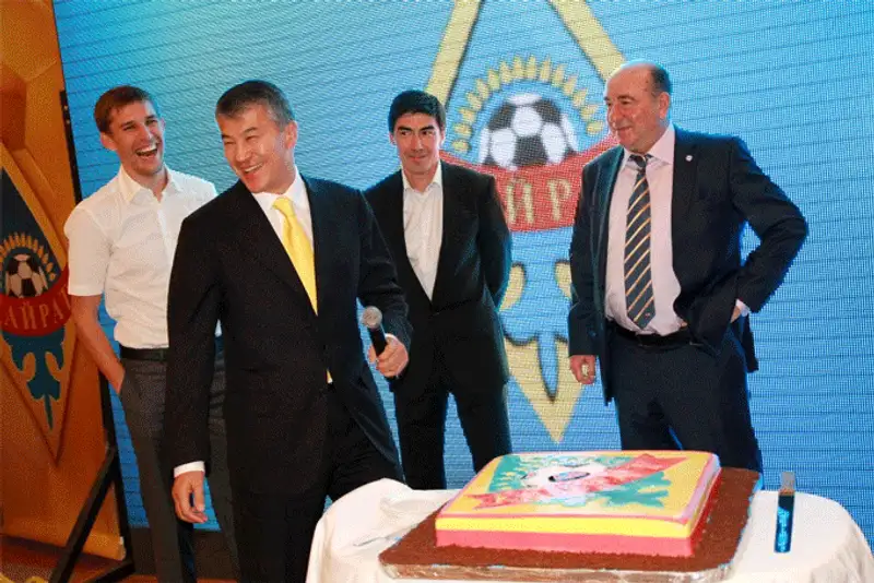 ФК «Кайрат» наградили медалями ФК «Кайрат» наградили медалями, фото - Новости Zakon.kz от 06.11.2013 03:40