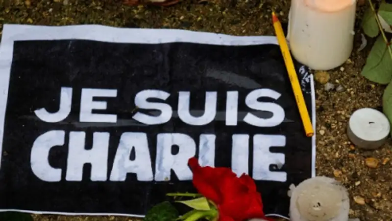 Пророк Мухаммед с плакатом Je suis Charlie появится в Charlie Hebdo