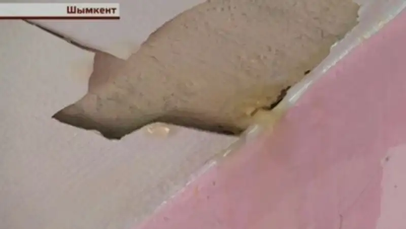 В шымкентские квартиры потоком хлынула ржавая вода