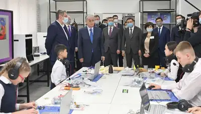 президент, школьники, фото - Новости Zakon.kz от 21.03.2022 13:58