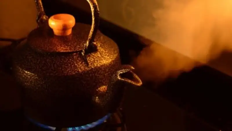 Женщина сварила собственную мать, поливая кипятком из чайника