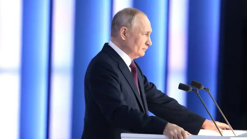 Путин запретил иностранные слова в речи чиновников и в документах