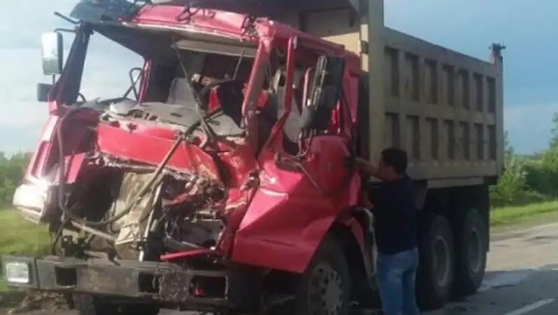 На трассе в Костанайской области произошло крупное ДТП