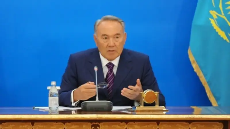 Назарбаев поручил правительству и Нацбанку срочно проработать меры экономической и валютной политики
