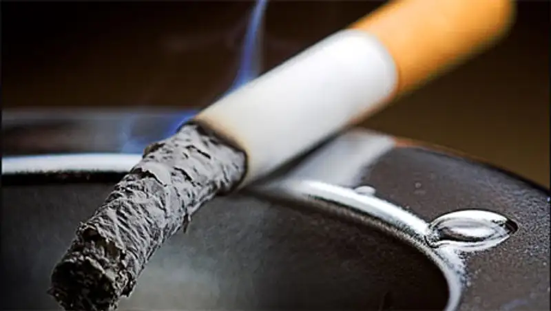 Полицейские штрафовали карагандинцев за курение в положенном месте