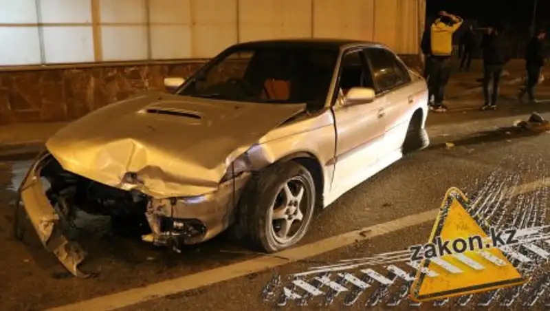 Автомобиль чуть не перевернулся в Алматы