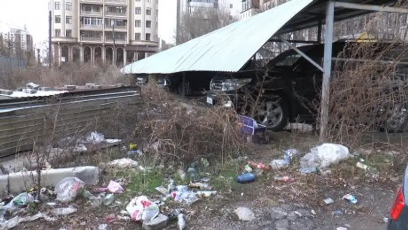 За свалку мусора на парковке оштрафован предприниматель в Алматы
