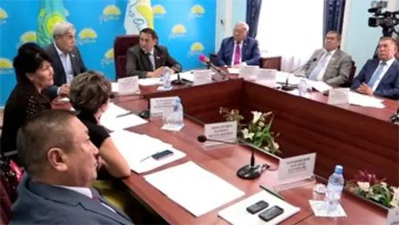 Аким Шымкента отчитался перед партийцами «Нур Отана»