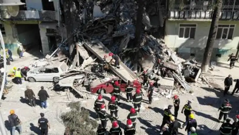 В Батуми обрушился пятиэтажный дом – из-под завалов вытащили троих человек