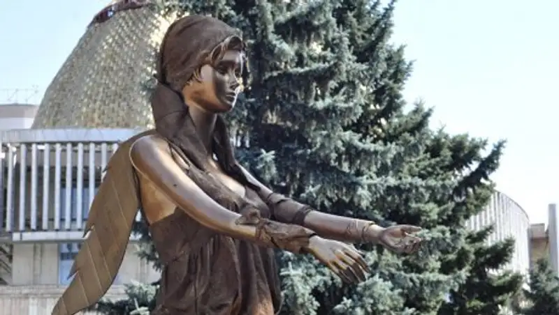 Памятник жертвам домашнего насилия появился в Алматы