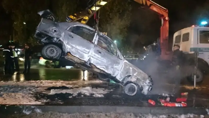 В Алматы сгорела патрульная машина