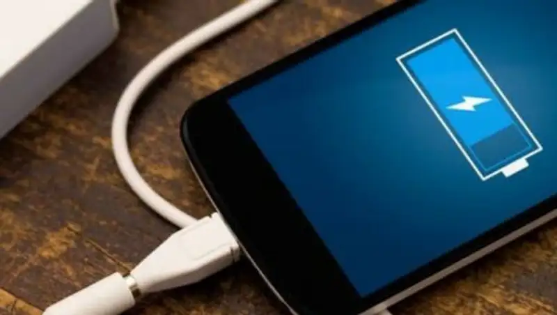 Зарядное устройство взорвалось в руках жителя Усть-Каменогорска