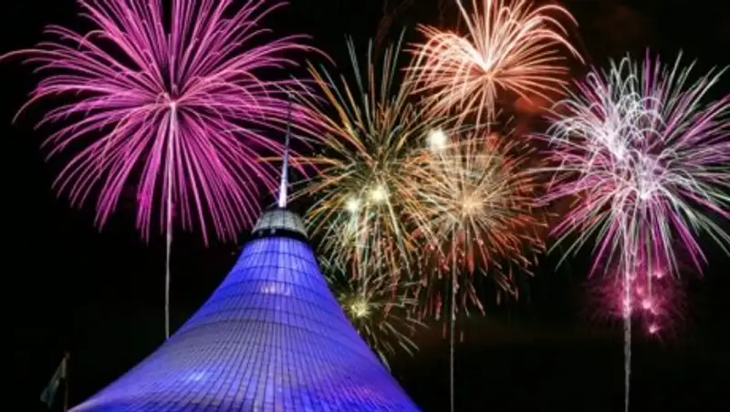 Красочное шоу фейерверков завершило празднование Дня столицы