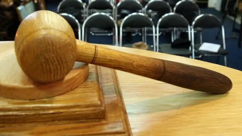 Christie's выставил на торги статую стоящего на коленях Гитлера