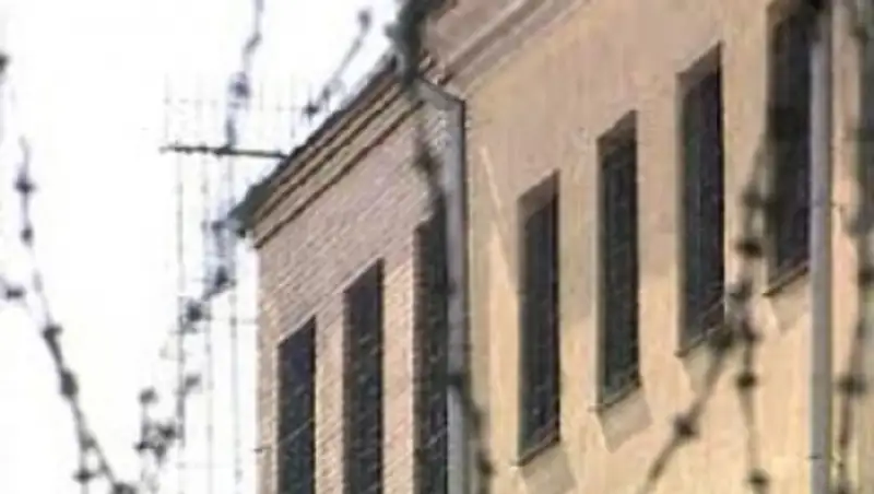 В Алматы мужчина пытался передать в СИЗО пропитанные героином носки