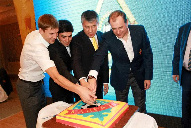 ФК «Кайрат» наградили медалями ФК «Кайрат» наградили медалями, фото - Новости Zakon.kz от 06.11.2013 03:40