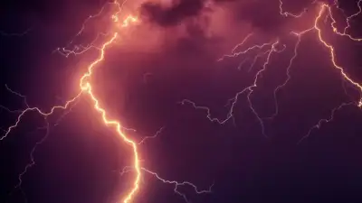 ДЧС обратился к алматинцам из-за грозы, фото - Новости Zakon.kz от 05.07.2023 15:51