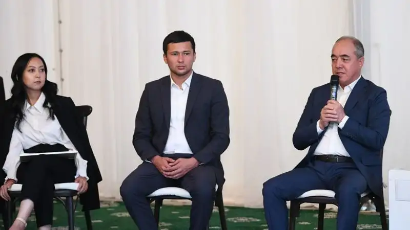 Аким ЗКО встретился с молодежью региона