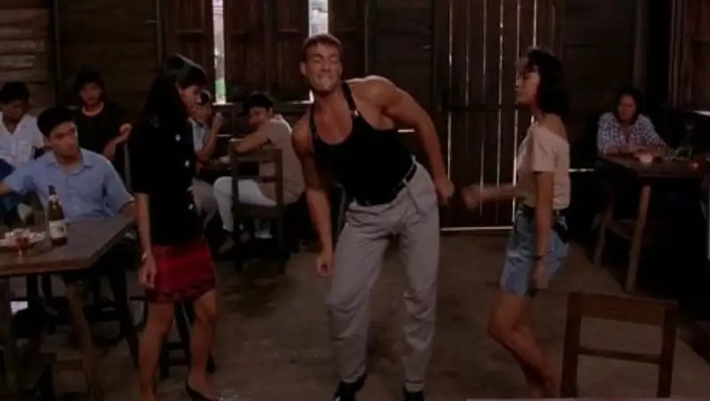 Ван Дамм выложил видео с танцем под «Патимейкера»