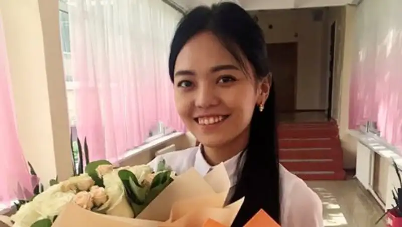 Выпускнице, набравшей максимальный балл на ЕНТ, подарили iPhone