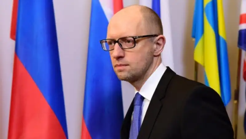 Яценюк обвинил ЕС в том, что из-за него США не дают оружие Украине