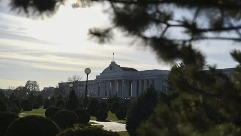 В Узбекистане открылись избирательные участки на выборах президента