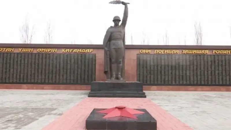 Костанайский милиционер стал натурщиком для фигуры солдата