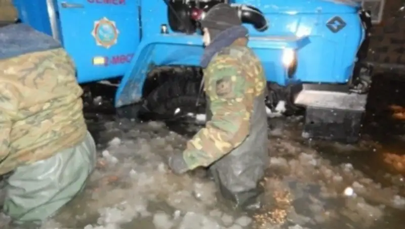 Лед сковал дома жителей Семея, пострадавших от потопа