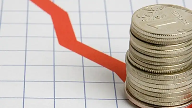 Курс рубля упал на открытии торгов из-за цен на нефть