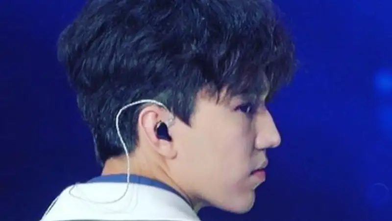 Димаш объявил о дополнительном сольном концерте в Кремле