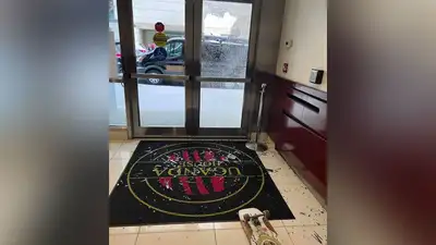 разбитая дверь, фото - Новости Zakon.kz от 23.03.2023 19:53