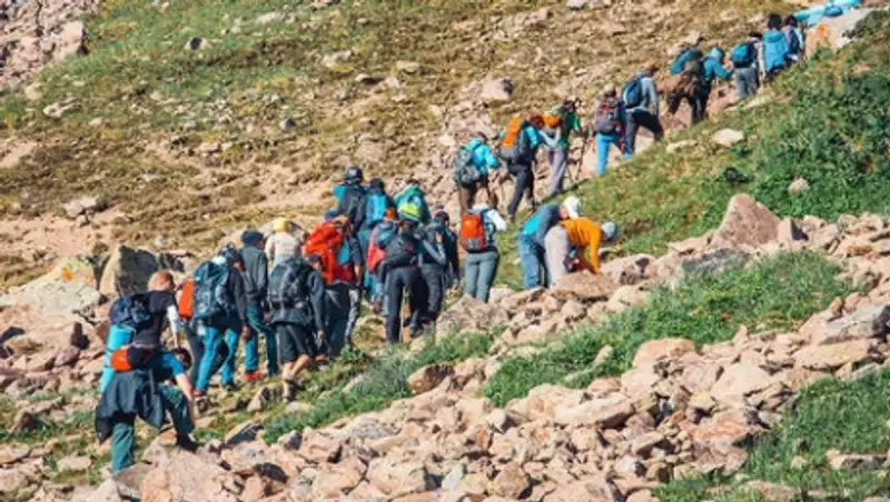 Алматинцы совершили массовое восхождение на пик Абая