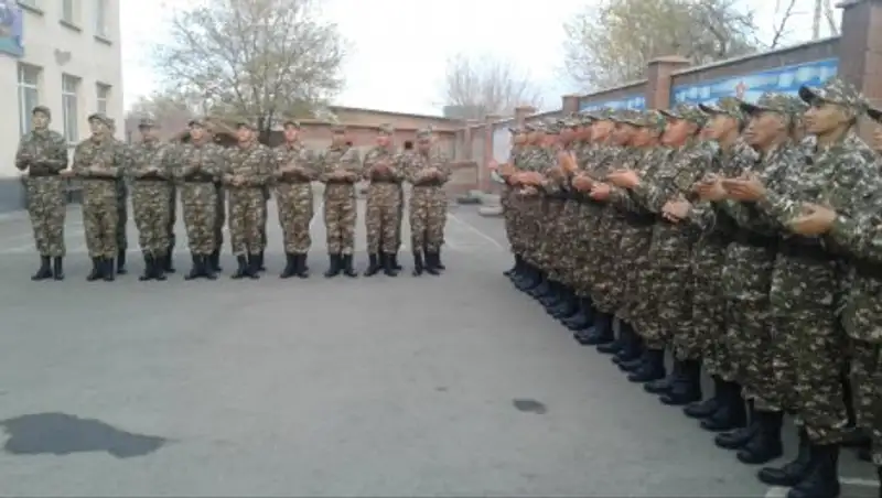 В Талдыкоргане продолжается отправка призывников на срочную воинскую службу