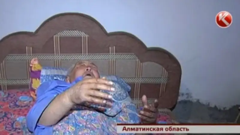 Алматинский пенсионер при успешных дочерях доживает век в ужасающих условиях