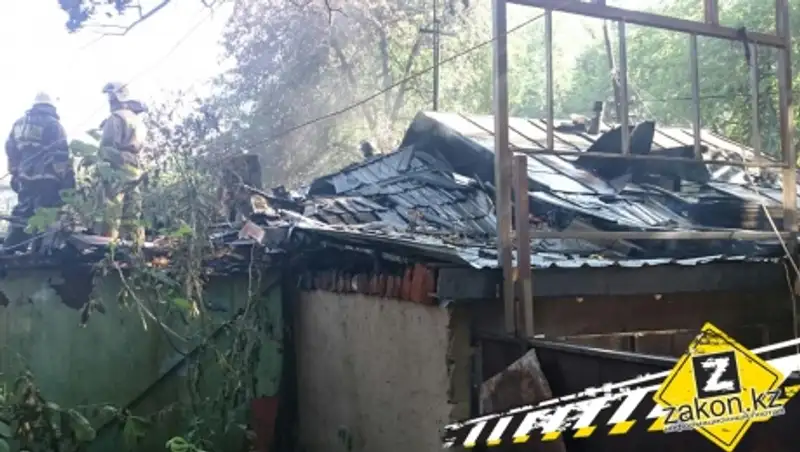 Неосторожность при сварке - частный дом горел в Алматы