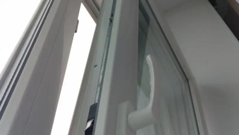 Трехлетний малыш выпал из окна детсада в Актобе