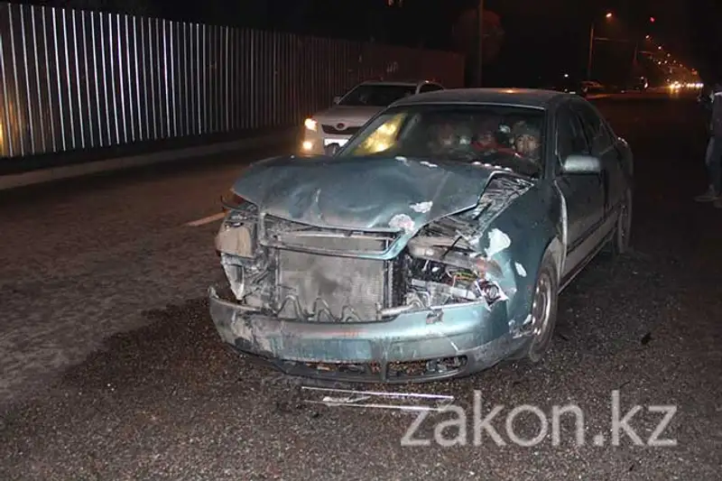 Тойота очутилась на разделительной аллее после неудачно совершенного маневра Тойота очутилась на разделительной аллее после неудачно совершенного маневра, фото - Новости Zakon.kz от 13.12.2013 16:23