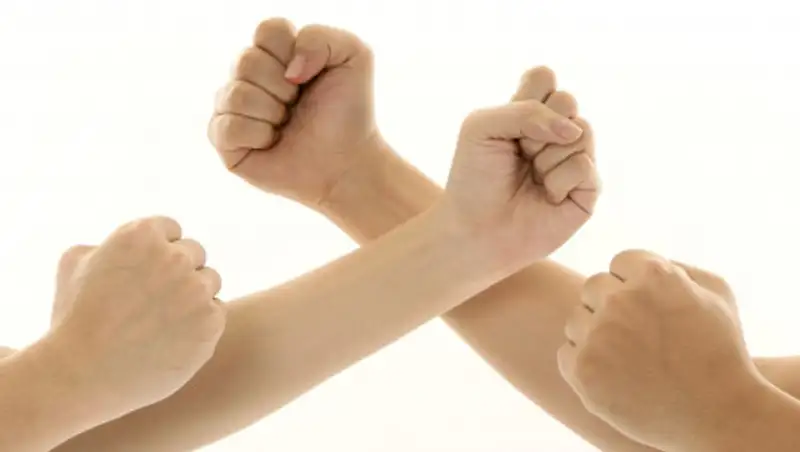 Трое учеников подрались в столичной школе. Один попал в больницу