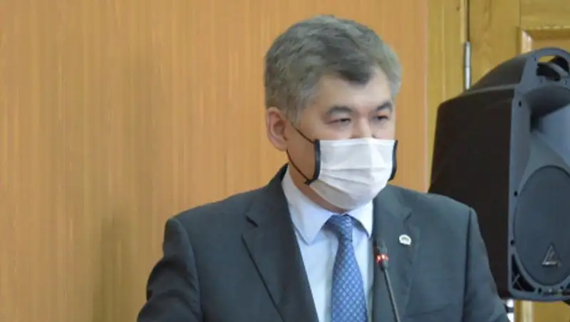 Биртанов наградил медиков Семея