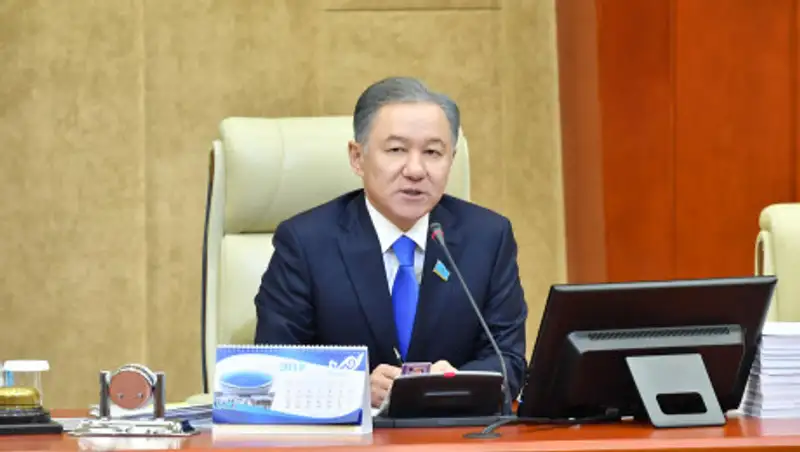 Нигматулин: Депутаты внесли поправки для реального сокращения нагрузки на учителей