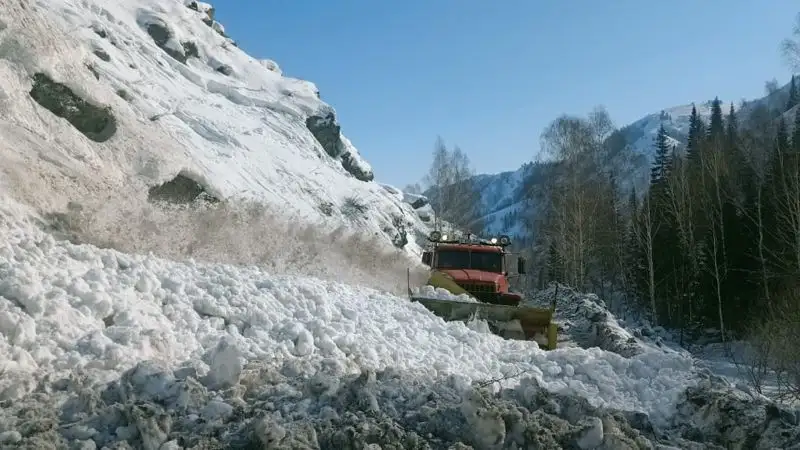 В ВКО провели пять профилактических спусков лавин
