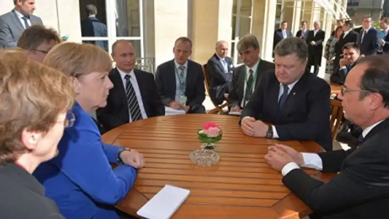 Песков назвал условия, необходимые для встречи "нормандской четверки"