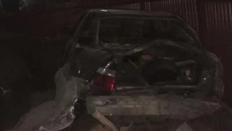 BMW влетела в забор детской больницы в Талдыкоргане