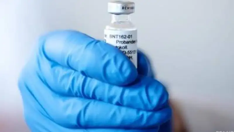 Pfizer начала процесс регистрации COVID-вакцины