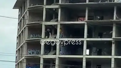 В Алматы на видео попали дети, разгуливающие в недостроенном здании, фото - Новости Zakon.kz от 29.05.2023 18:36