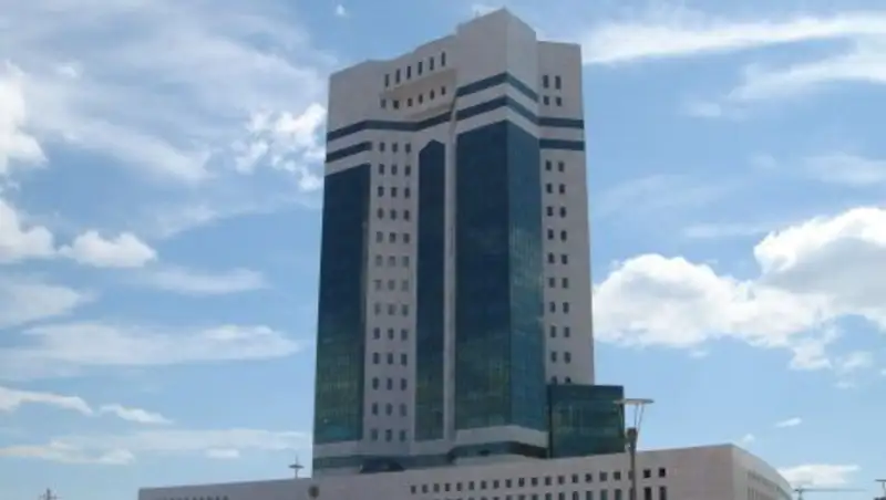 Бакытжан Сагинтаев и Го Чок Тонг обсудили сотрудничество в сфере финансовых услуг и надзора