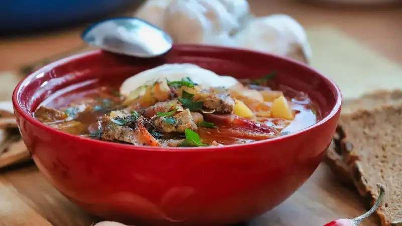 Борщ разжижает кровь и помогает после отравления – санврачи