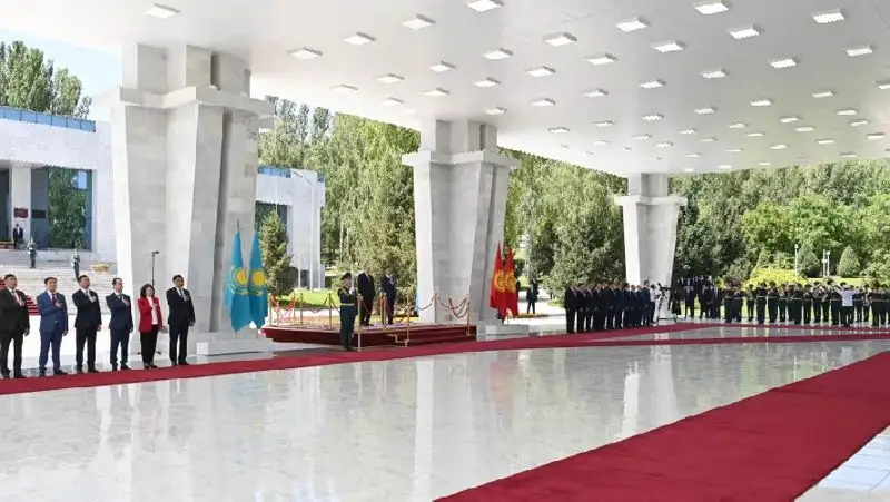 визит Токаева в Бишкек, фото - Новости Zakon.kz от 26.05.2022 11:50