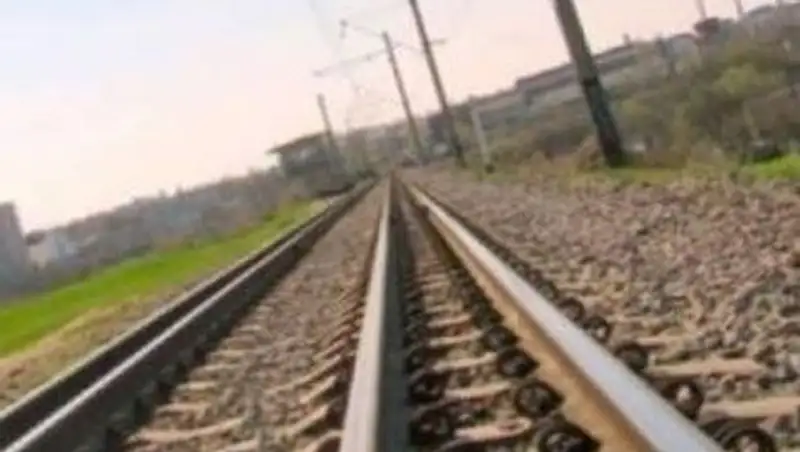 МЧС: Движение поездов на месте схода вагонов в ЮКО частично возобновлено